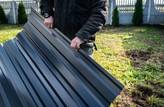 Nowe materiały do podbitki dachu – deski z tworzywa kompozytowego, blacha z fali sinusoidalnej i inne oryginalne wybory