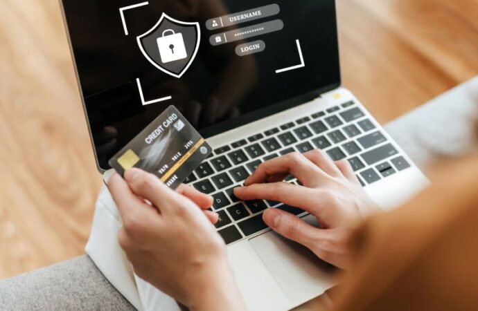 Zabezpieczenia danych klientów i płatności online w sklepie internetowym