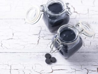 Jak przygotować przetwory z aronii na zimę: sok, nalewkę i dżem