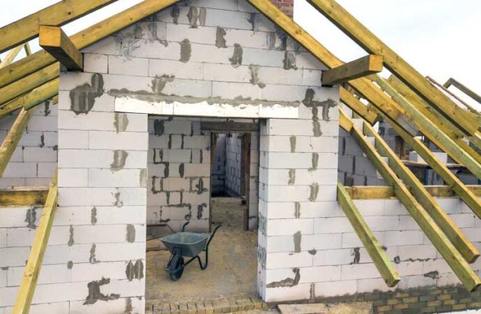 Przeróbka domu kostki z lat 80-tych – nowe możliwości dla starej nieruchomości