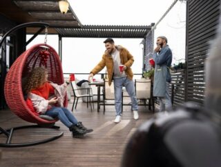 Ogród jako przedłużenie salonu – pomysły na aranżację przestrzeni