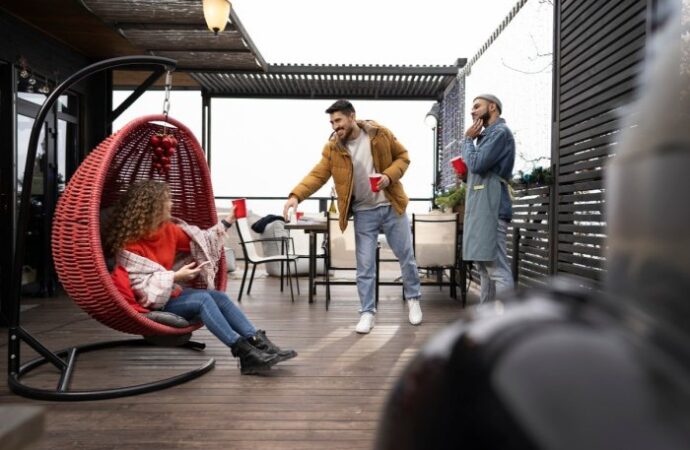 Ogród jako przedłużenie salonu – pomysły na aranżację przestrzeni